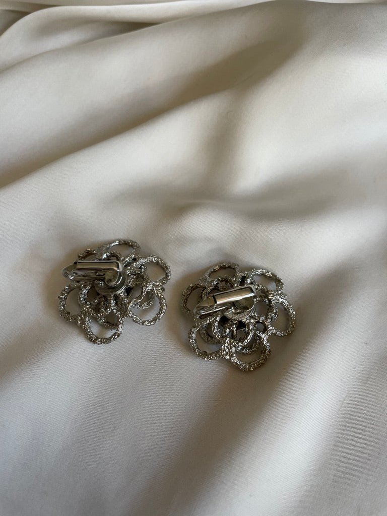 Orecchini fiore silvertone unici