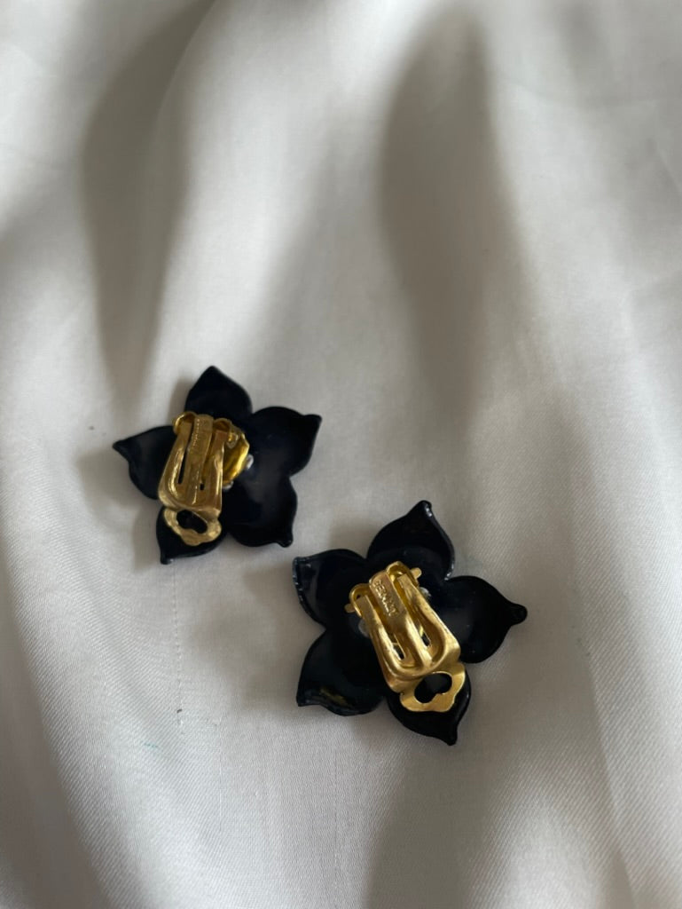 Orecchini fiore nero