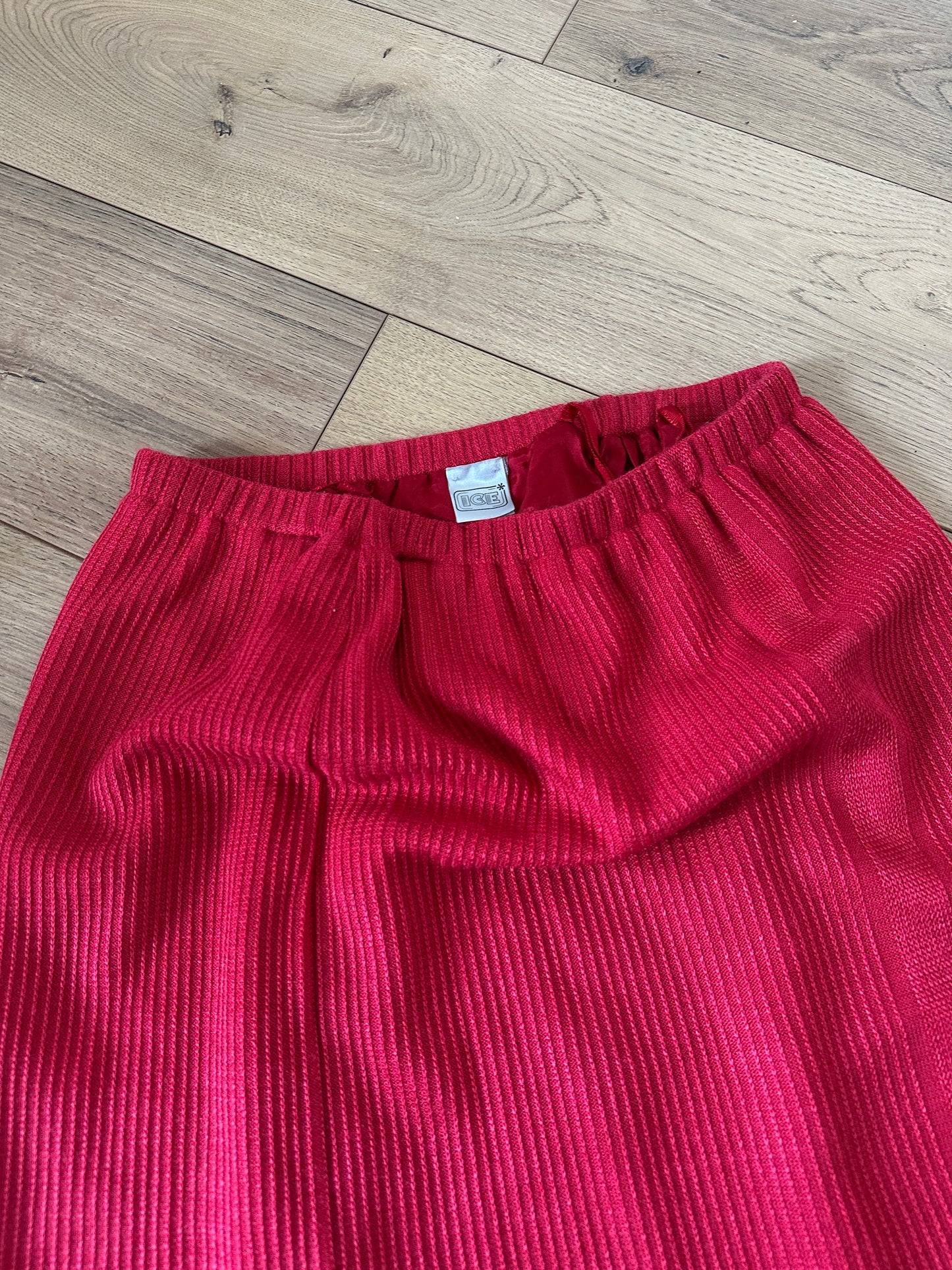 Plissè red skirt