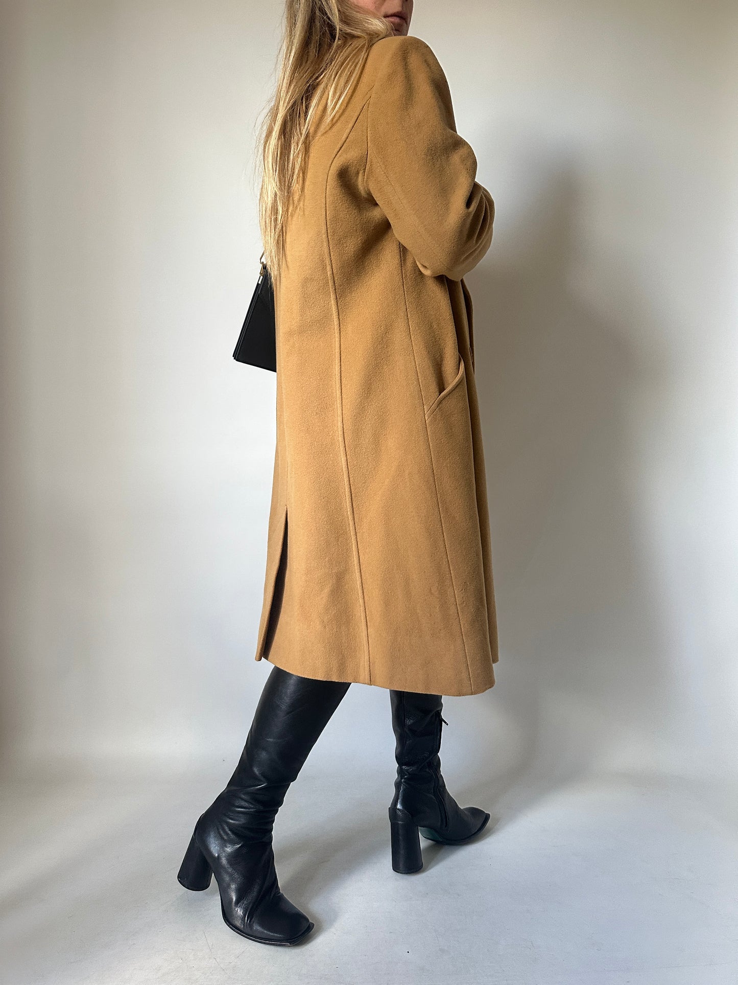 Cachemire and wool camel coat