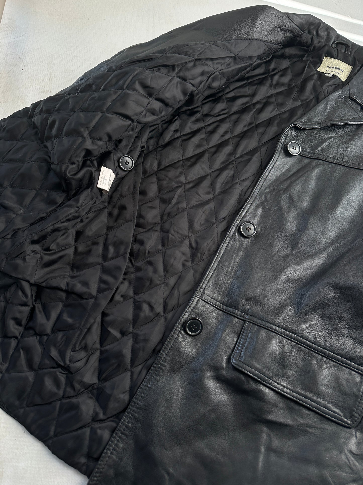 Indispensabile black leather jacket