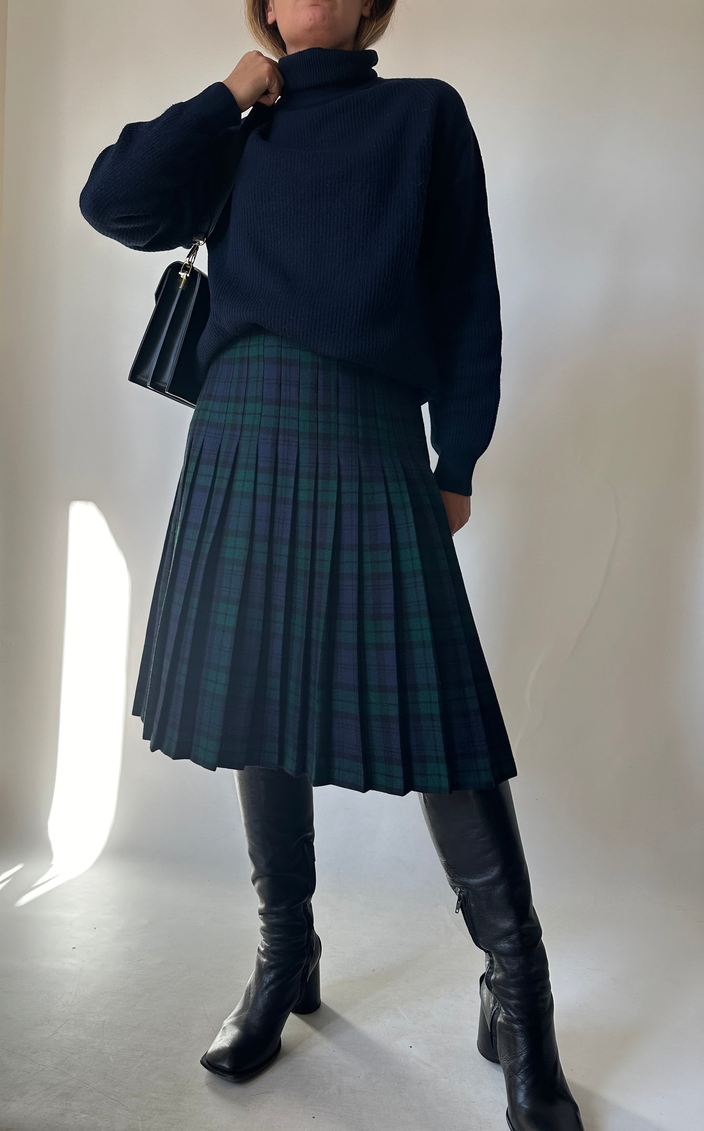 Tailored navy pleated skirt