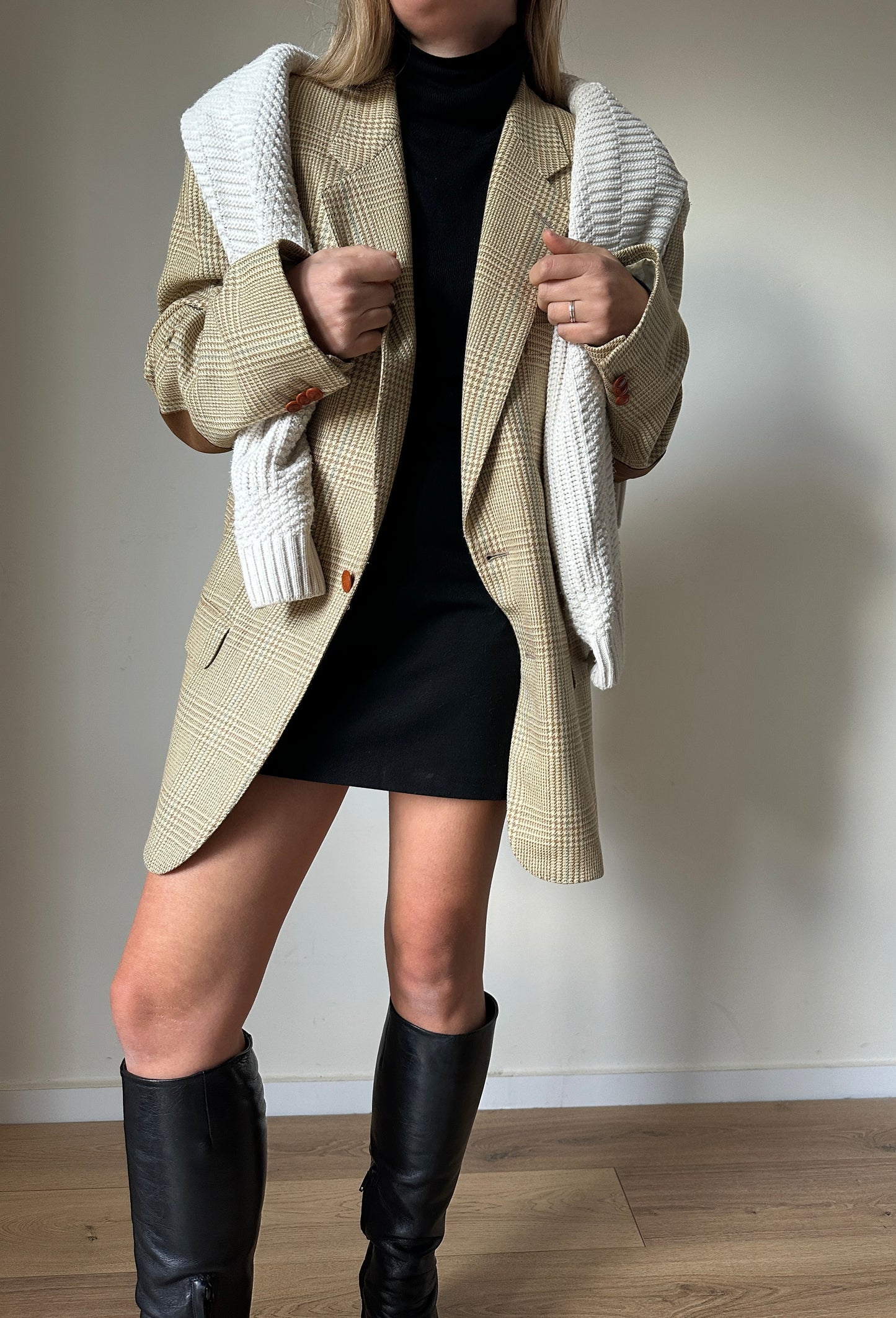 Neutral wool and cachemire blazer