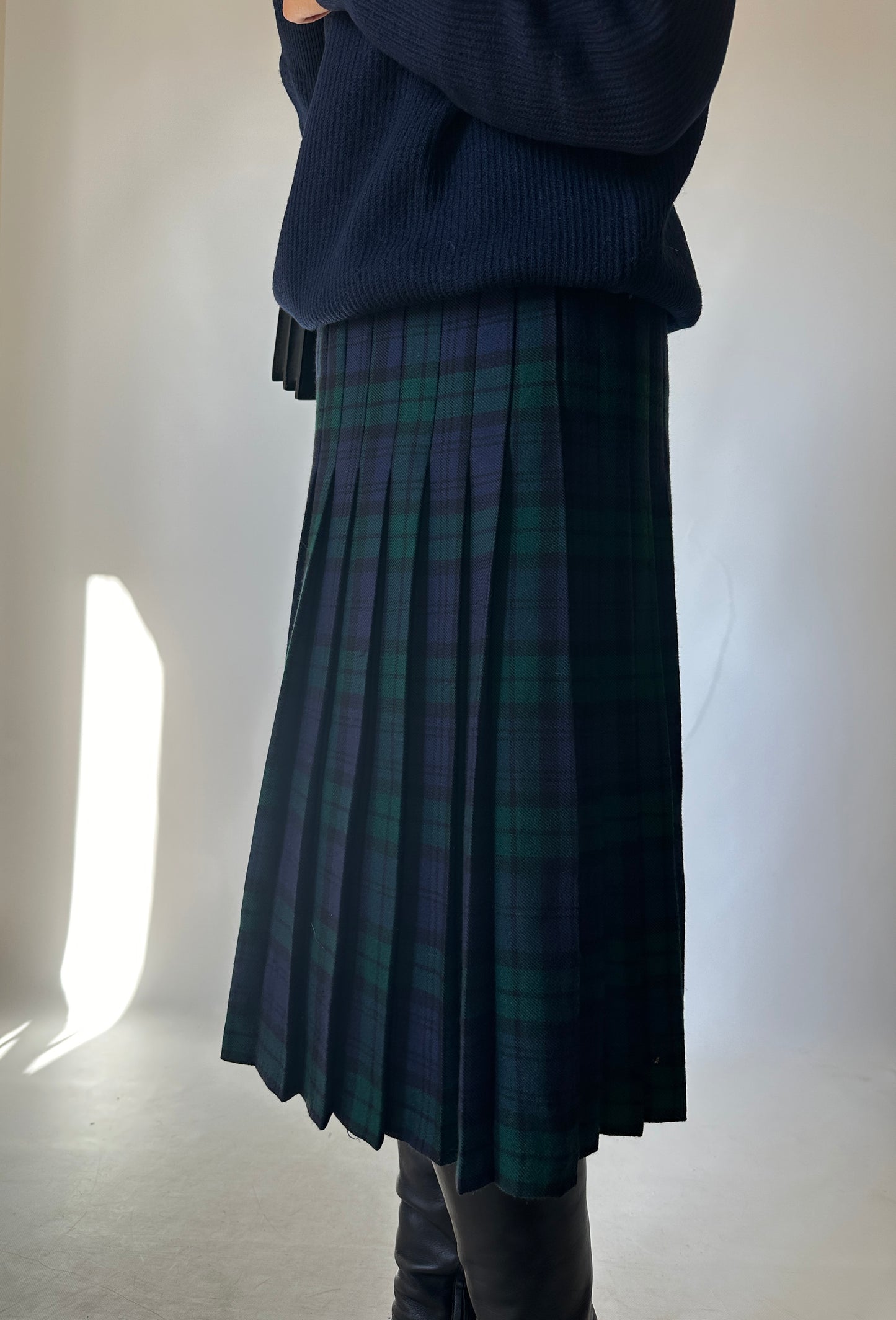 Tailored navy pleated skirt