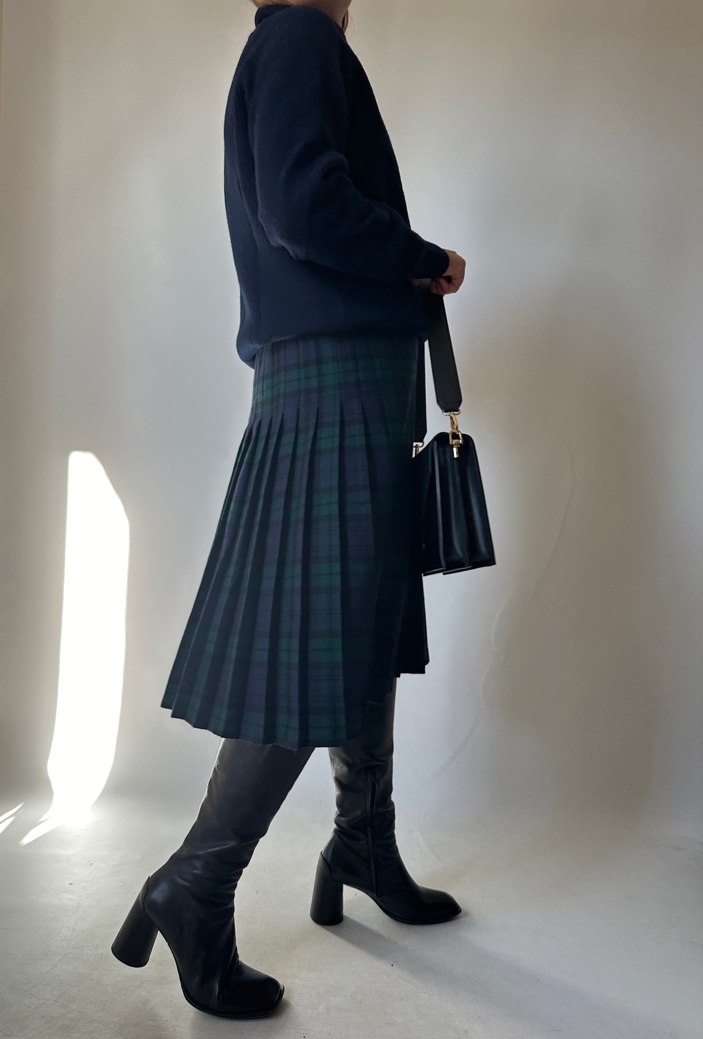 Tailored navy pleated skirt