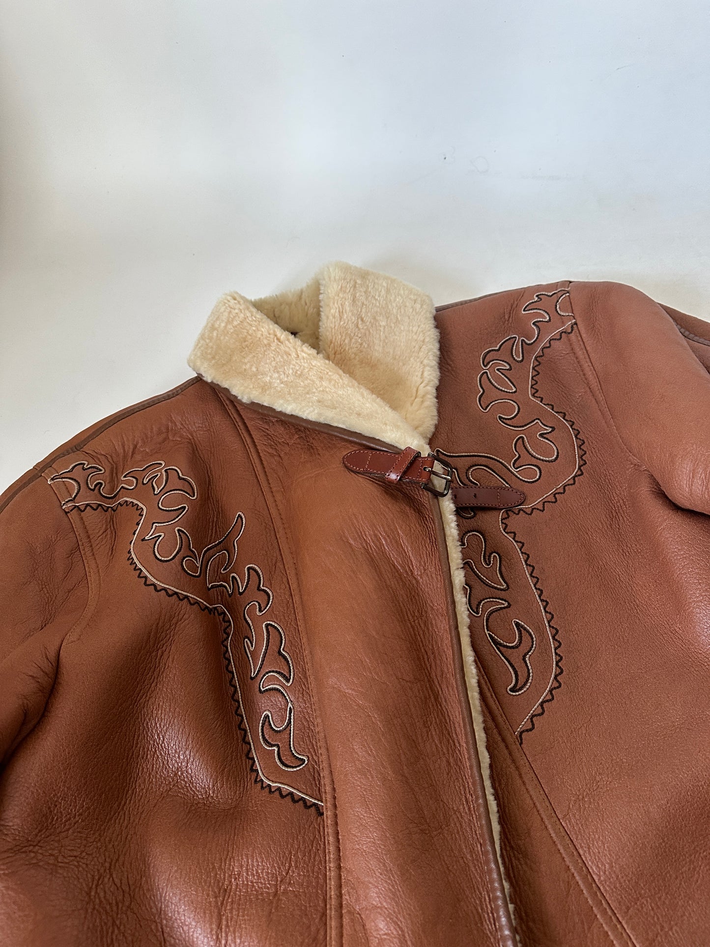 Dreamy Shearling sheepskin with embroidery