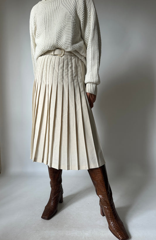 Unique white pleated skirt