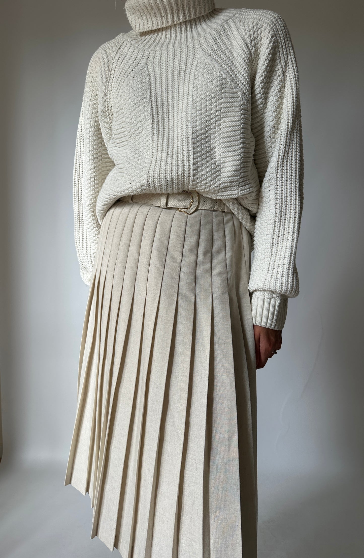 Unique white pleated skirt