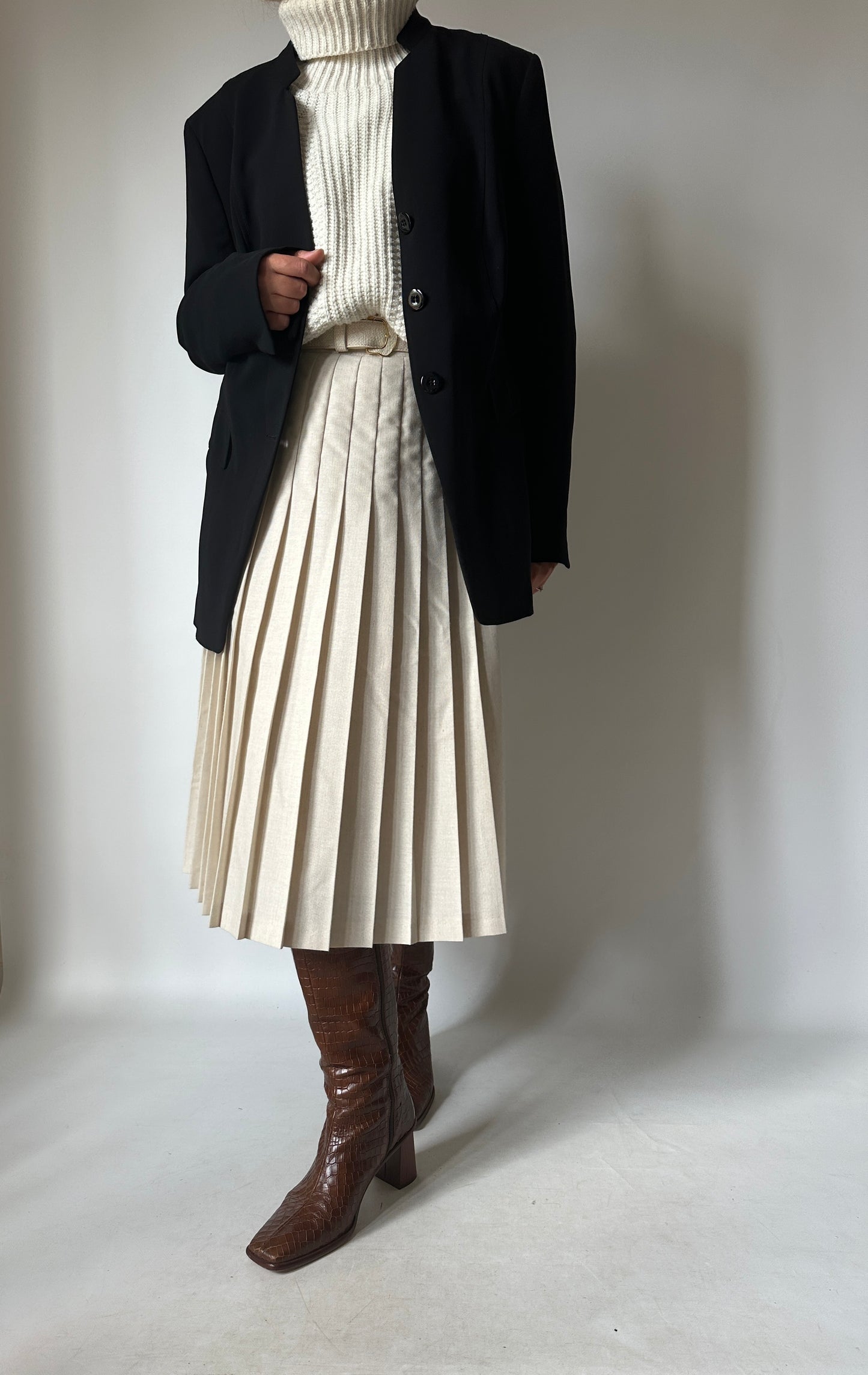 Unique white pleated skirt