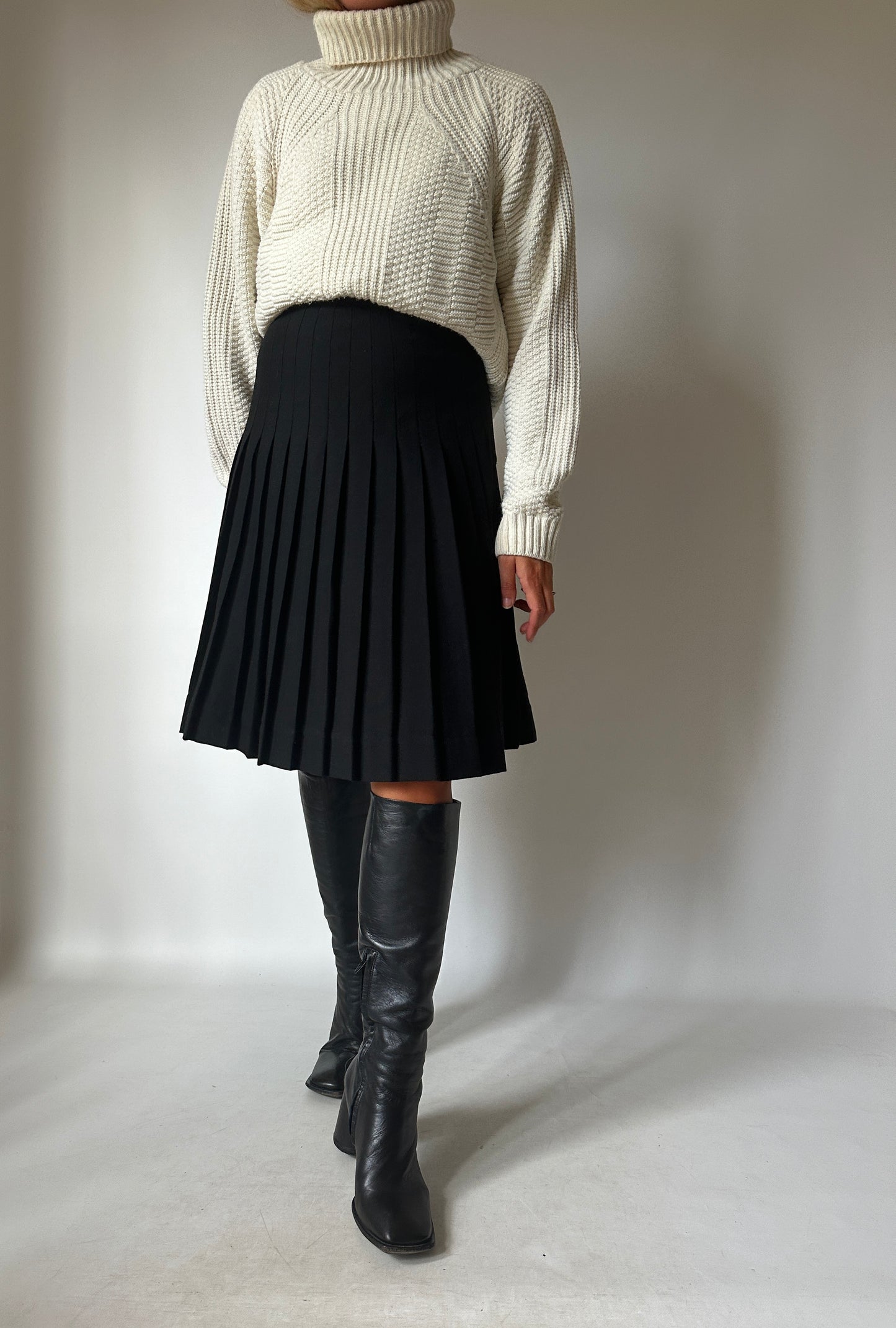 Pure wool black pleated skirt