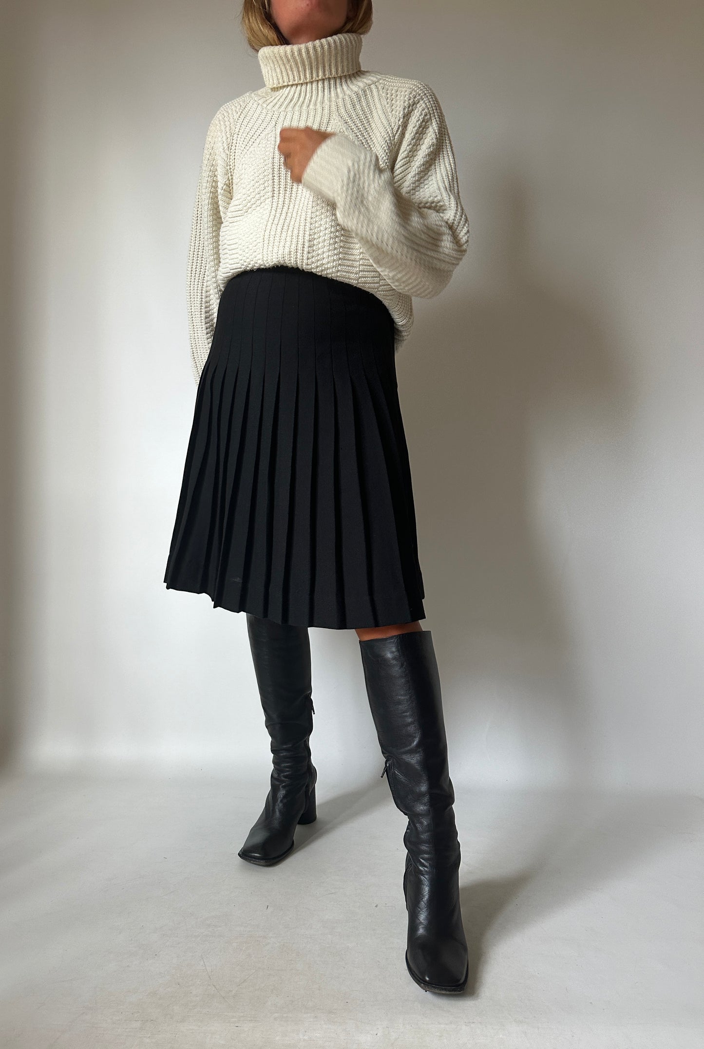 Pure wool black pleated skirt