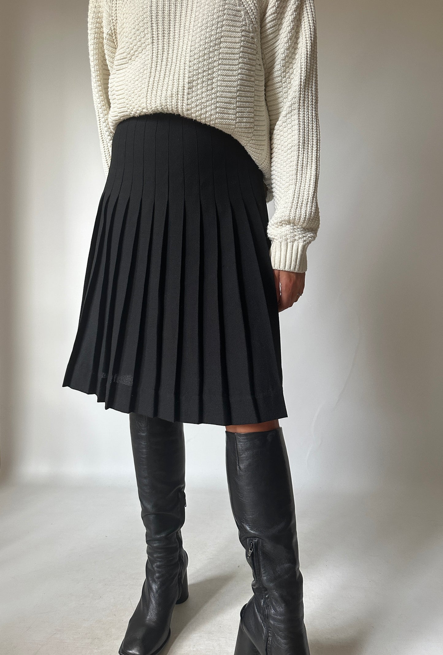 Pure wool black pleated skirt