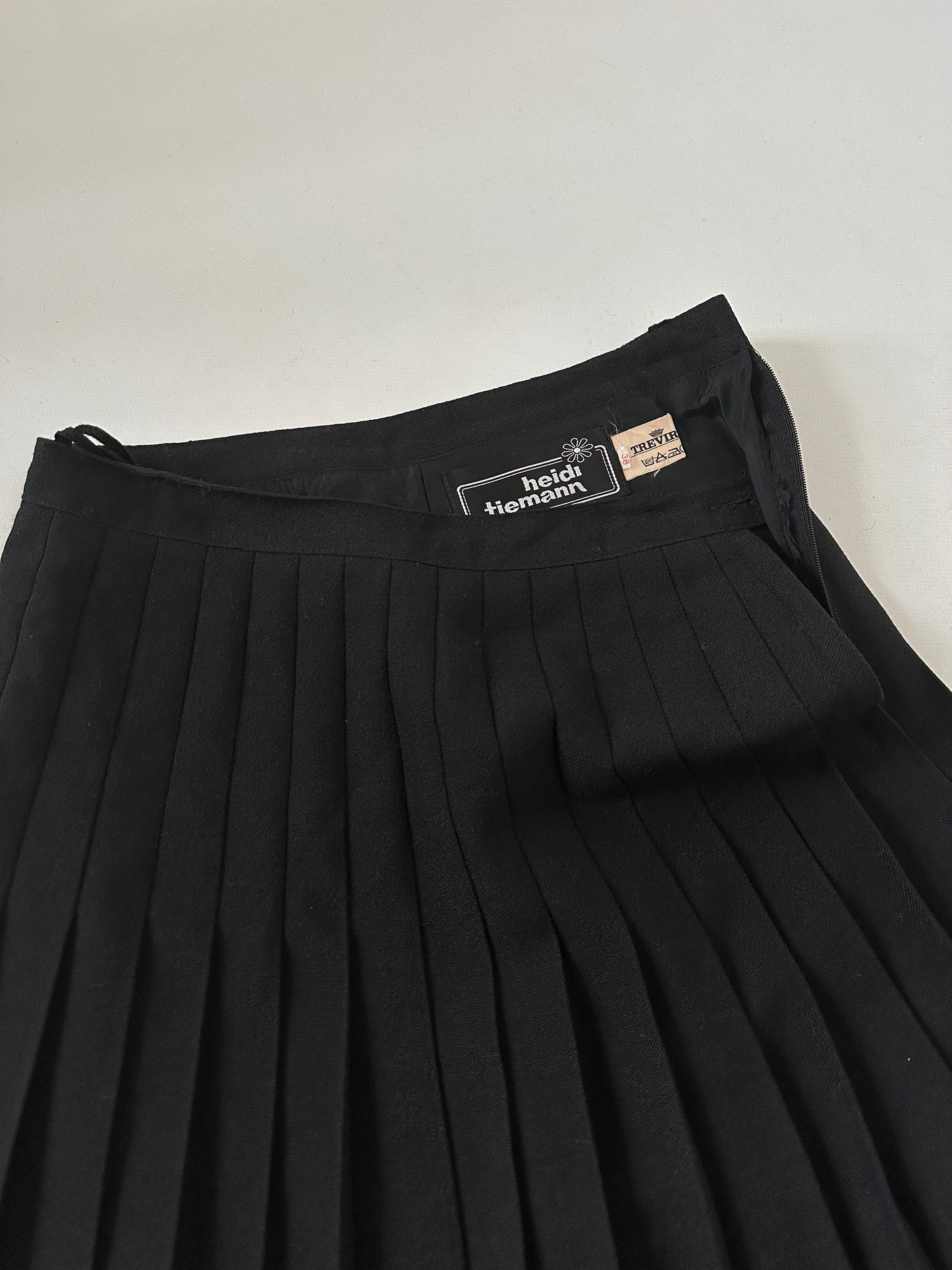 Pure wool black pleated skirt