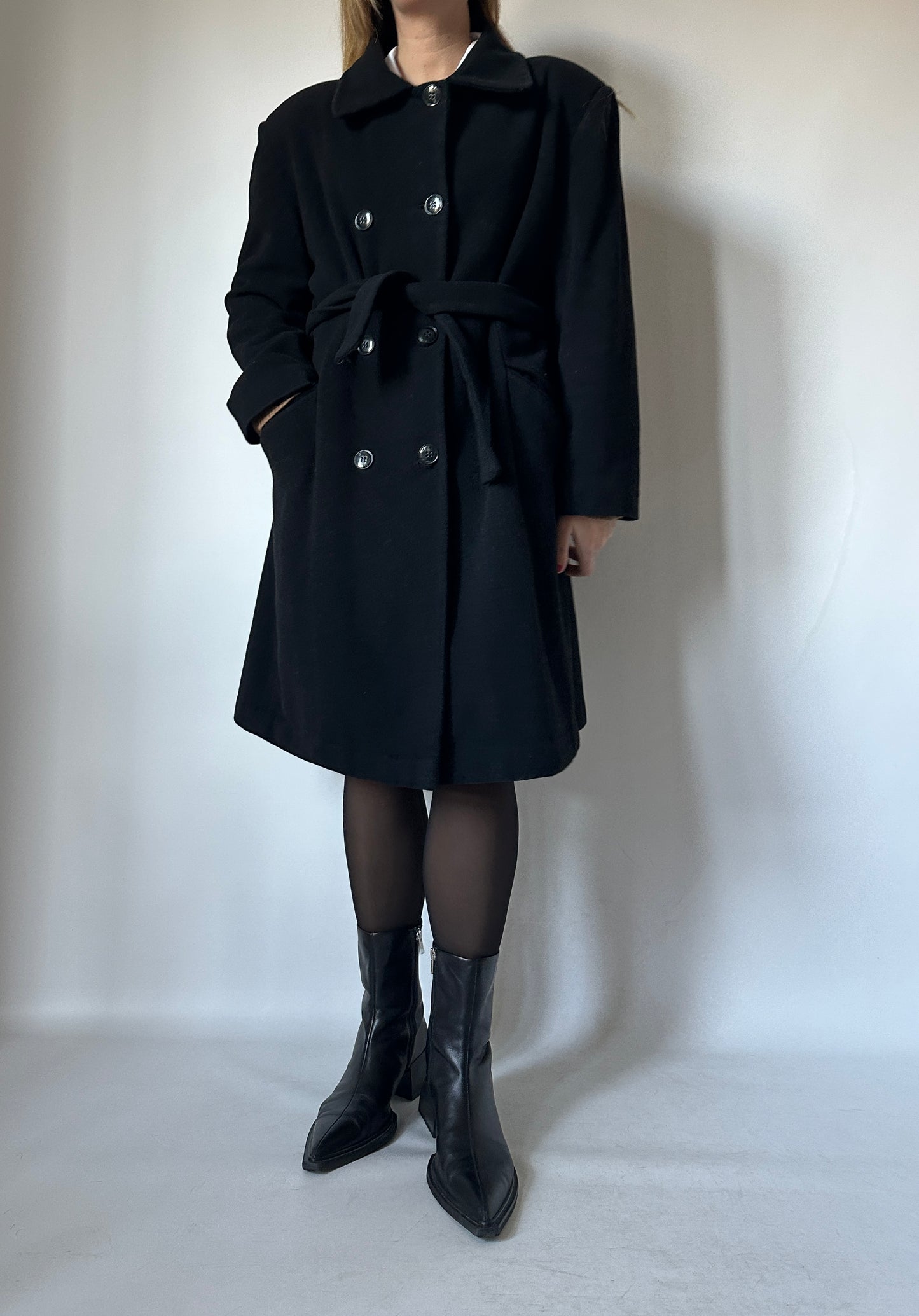 Cachemire and wool black coat