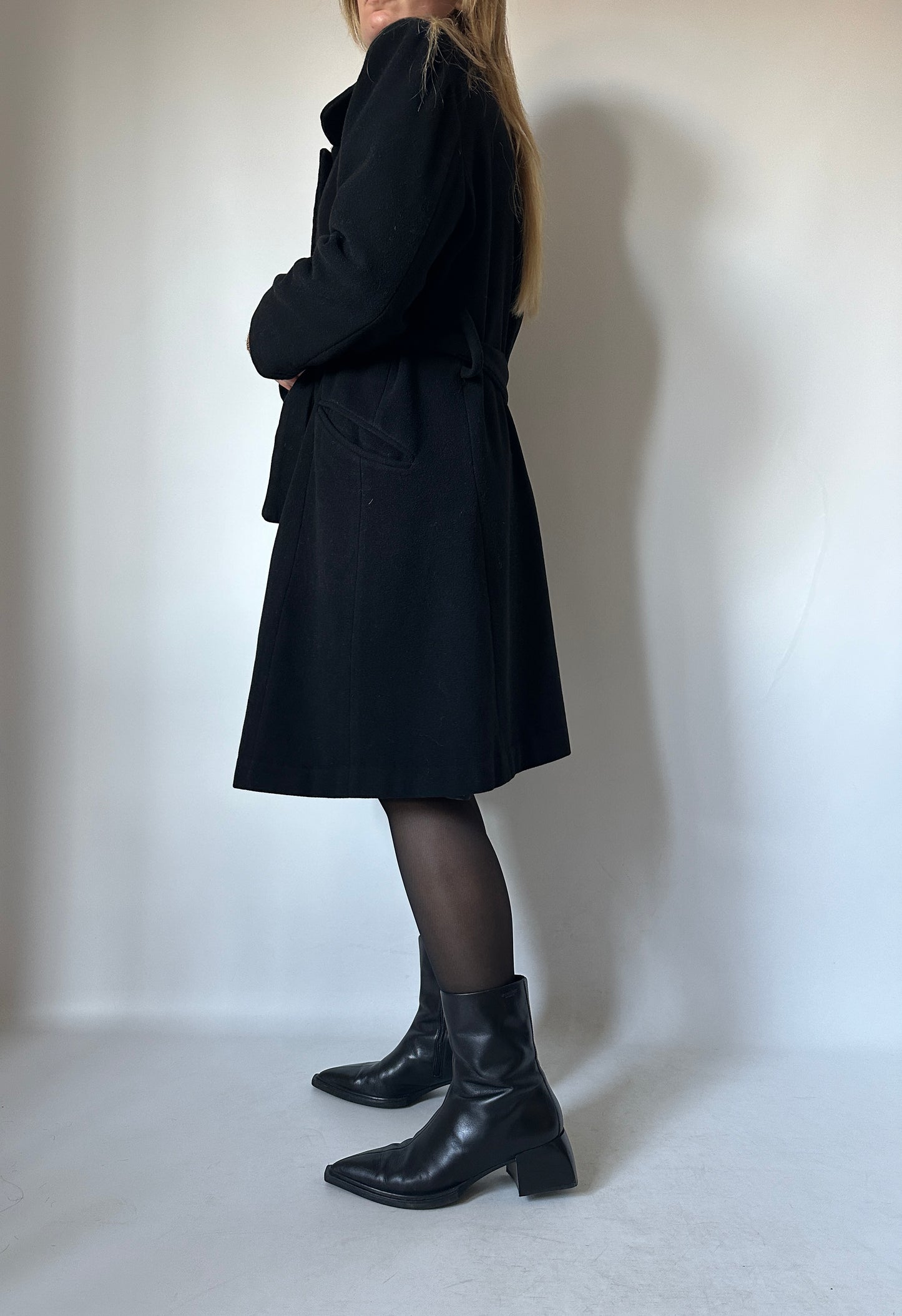 Cachemire and wool black coat