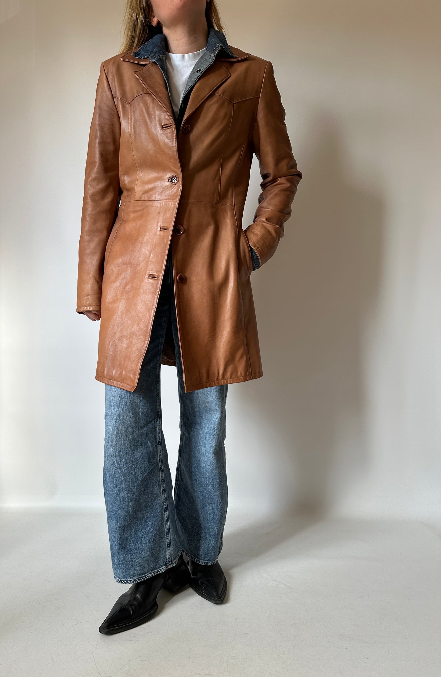 Caramello leather trench