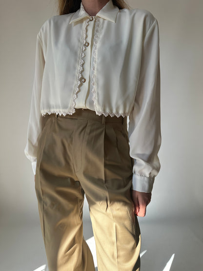 Butter shirt with collar and embroidery