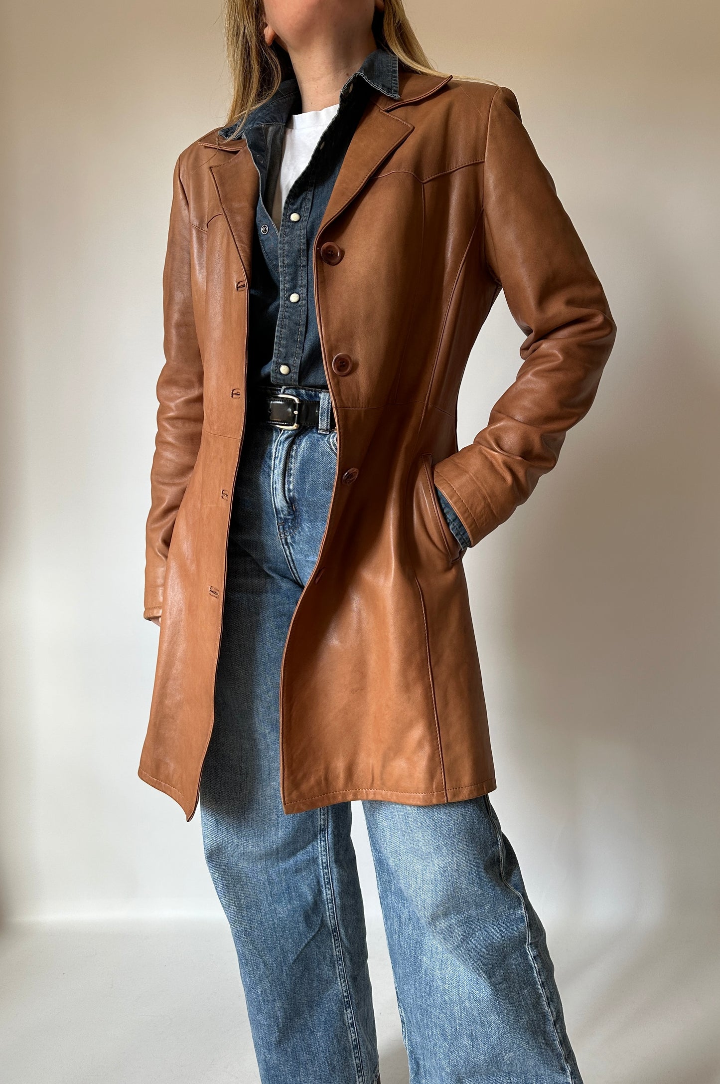 Caramello leather trench