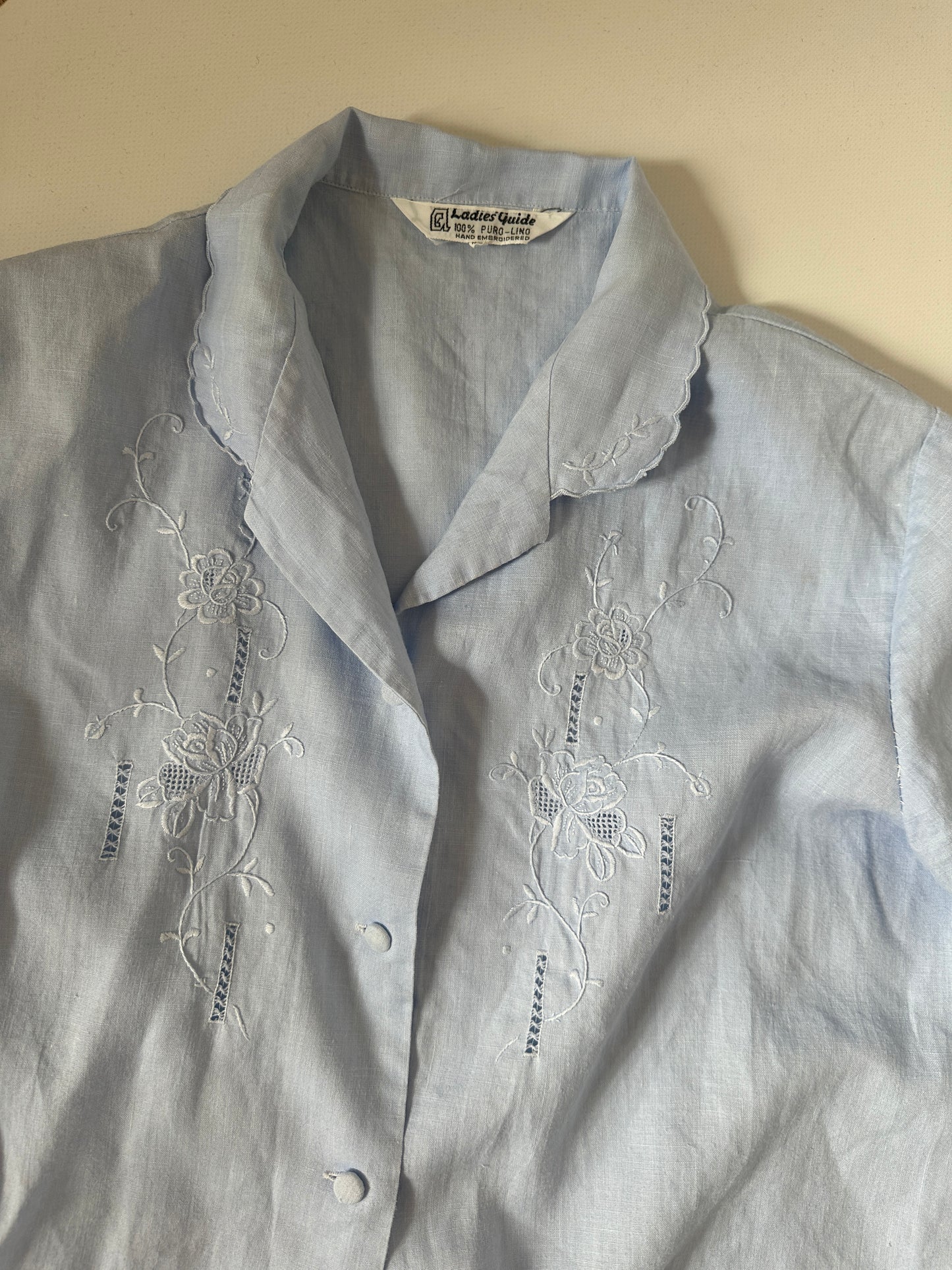 Embroidered 100% linen shirt