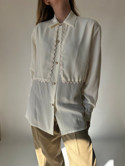 Butter shirt with collar and embroidery