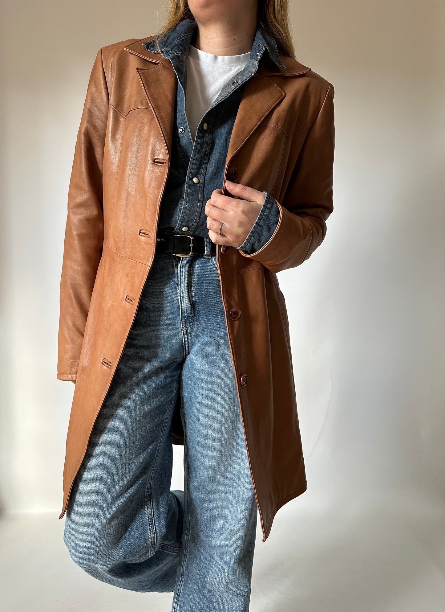 Caramello leather trench