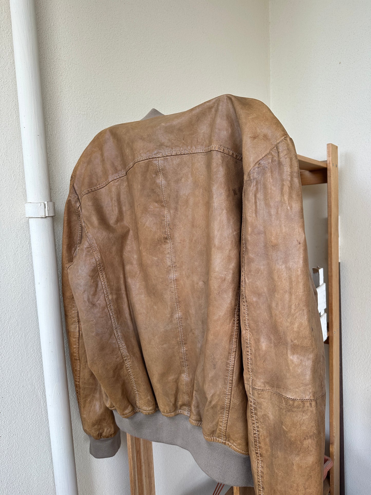 Real leather used effect bomber jacket